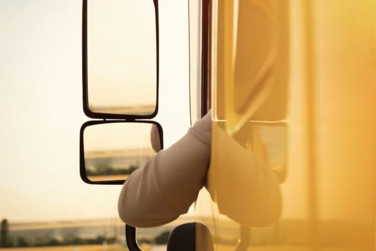 How To Properly Position Your Truck’s Mirrors