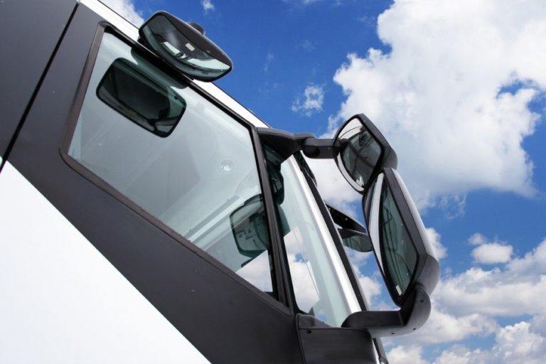 Benefits of Truck Mirrors That a Backup Camera Can’t Match